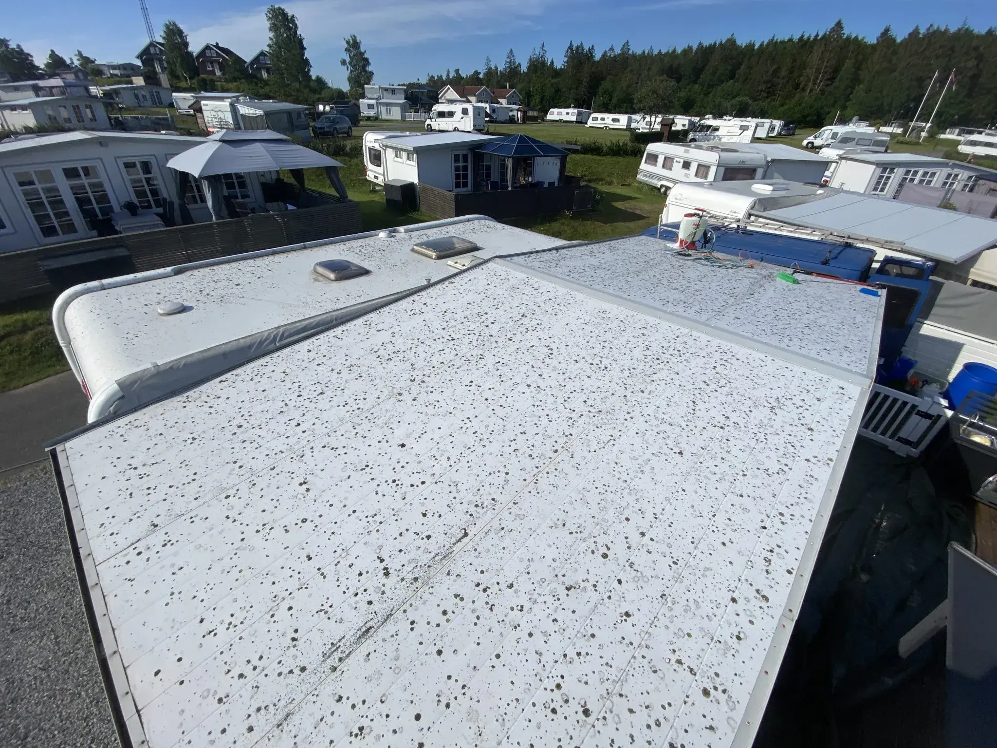 Fasadevask utført på kjøretøy og utvendige flater